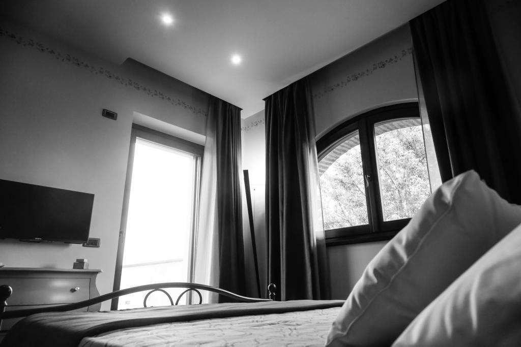 Cascina Cortine Bed & Breakfast Guarene Стая снимка