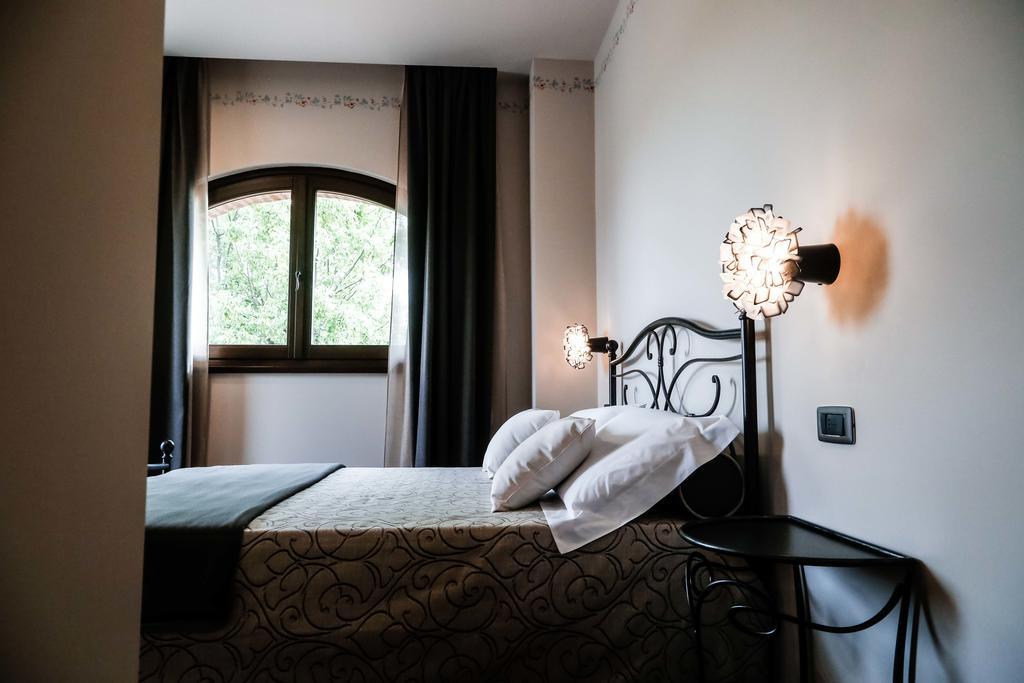 Cascina Cortine Bed & Breakfast Guarene Стая снимка